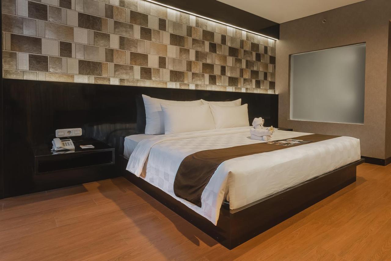 รอยัล เรกันตริส เจนดานา ชื่อเดิมรอยัลซิงโกซารี Hotel สุราบายา ภายนอก รูปภาพ
