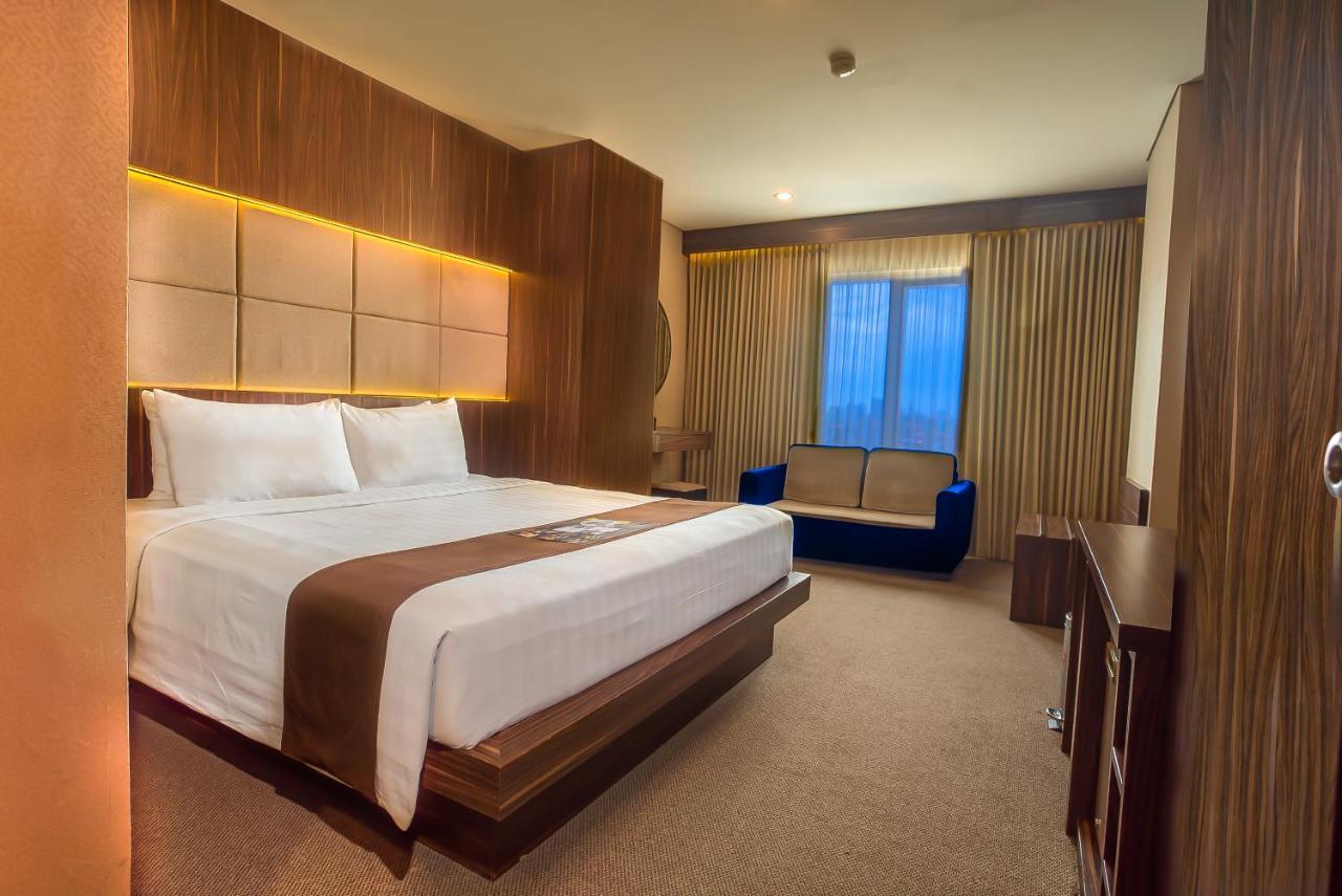 รอยัล เรกันตริส เจนดานา ชื่อเดิมรอยัลซิงโกซารี Hotel สุราบายา ภายนอก รูปภาพ