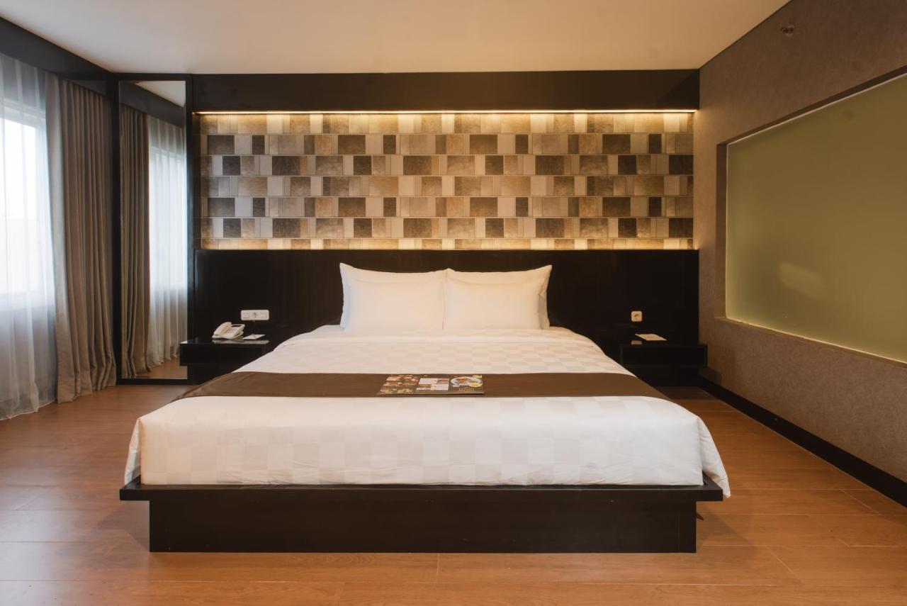 รอยัล เรกันตริส เจนดานา ชื่อเดิมรอยัลซิงโกซารี Hotel สุราบายา ภายนอก รูปภาพ
