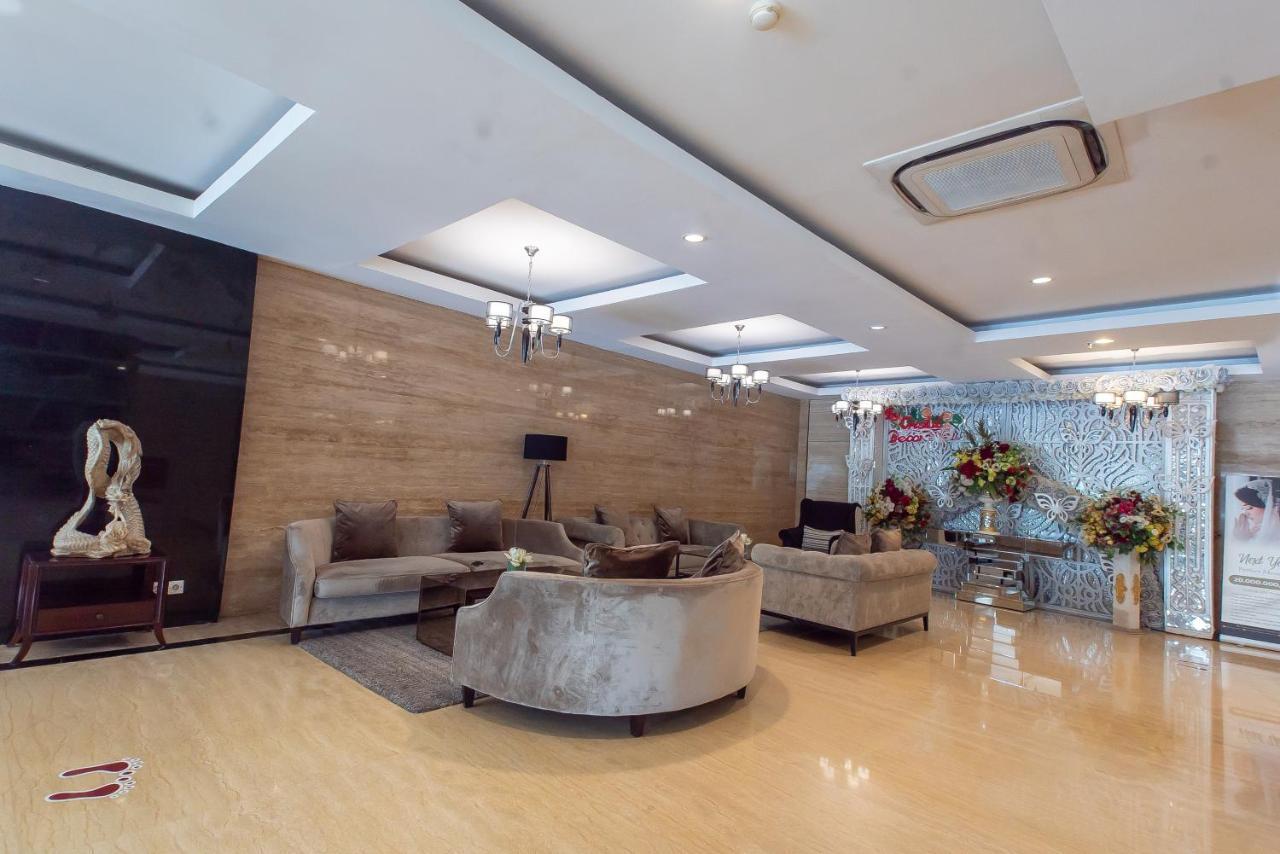 รอยัล เรกันตริส เจนดานา ชื่อเดิมรอยัลซิงโกซารี Hotel สุราบายา ภายนอก รูปภาพ