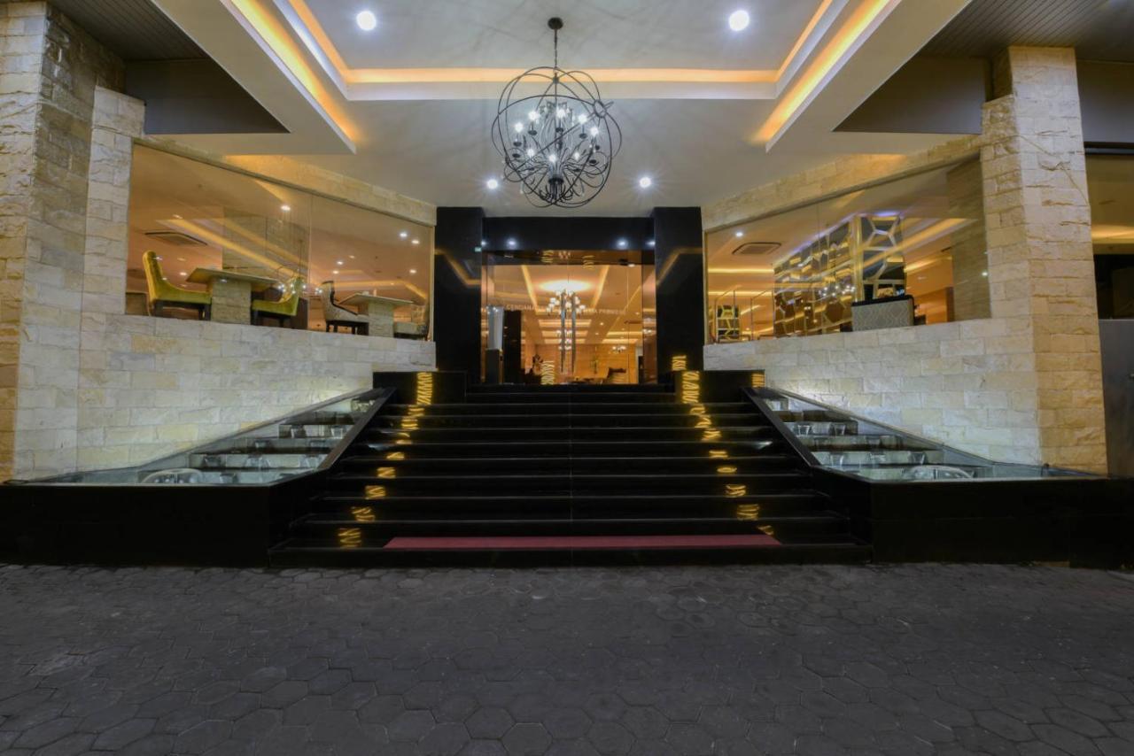 รอยัล เรกันตริส เจนดานา ชื่อเดิมรอยัลซิงโกซารี Hotel สุราบายา ภายนอก รูปภาพ