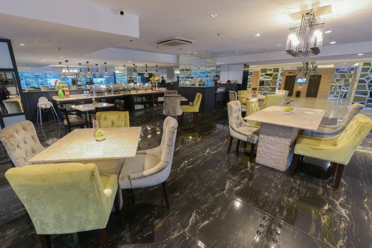 รอยัล เรกันตริส เจนดานา ชื่อเดิมรอยัลซิงโกซารี Hotel สุราบายา ภายนอก รูปภาพ